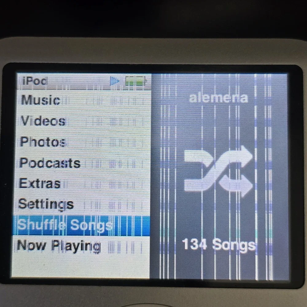 Apple iPod Nano 3rd Generation 4GB  A1236 Silver Tested bundle w/cable FLAWS